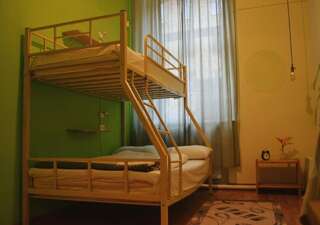 Хостел Чехов Хостел Санкт-Петербург Двухместный номер с 2 отдельными кроватями и общей ванной комнатой-4